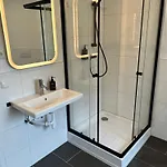 Ueber Restaurant Apartment